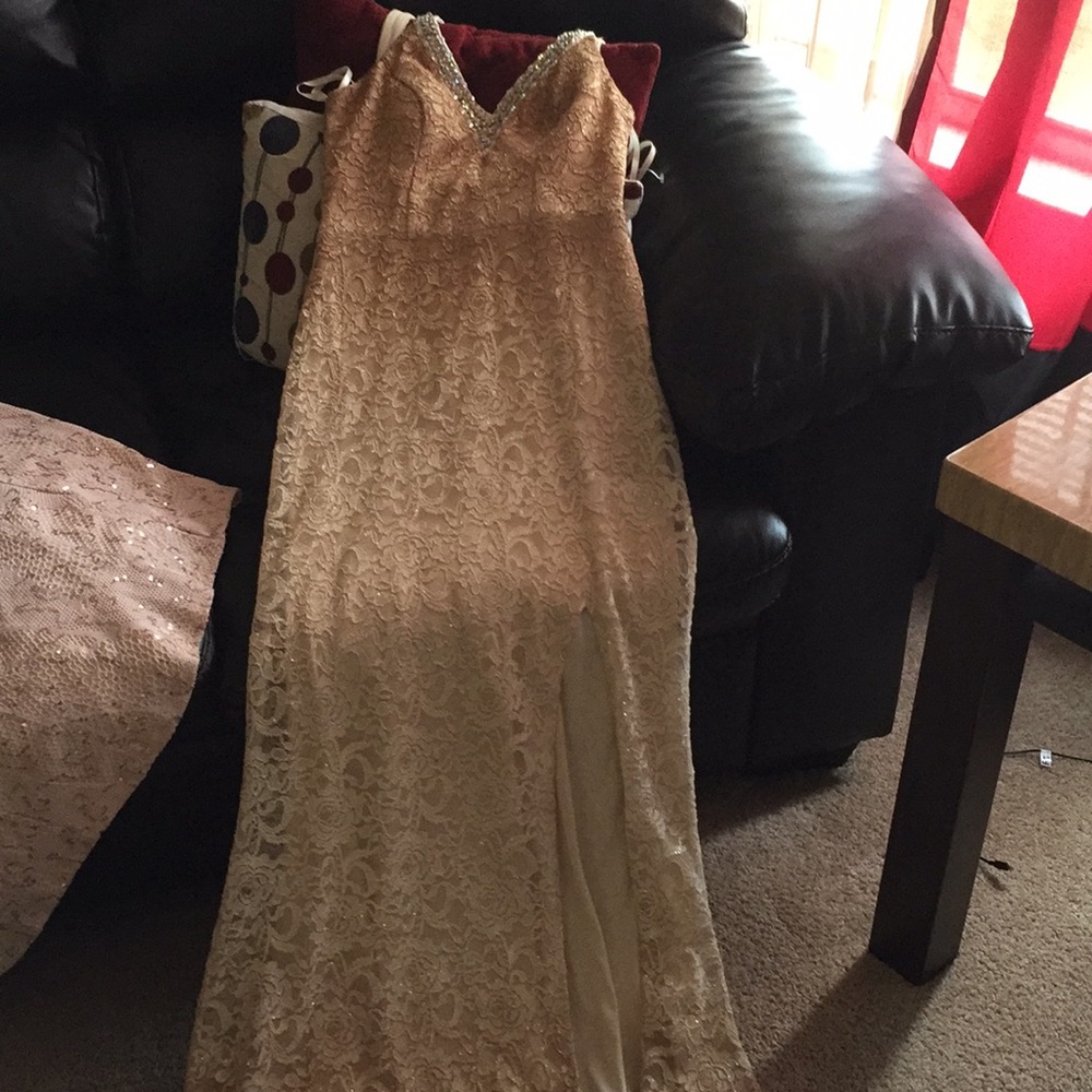 Women’s (L) Prom or formal outing dresses